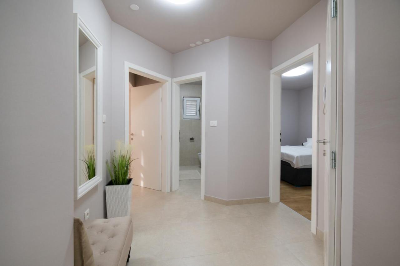 Brand New Aparment With Sea View & Swimming Pool At Ciovo - Villa Fiorentini Trogir Luaran gambar