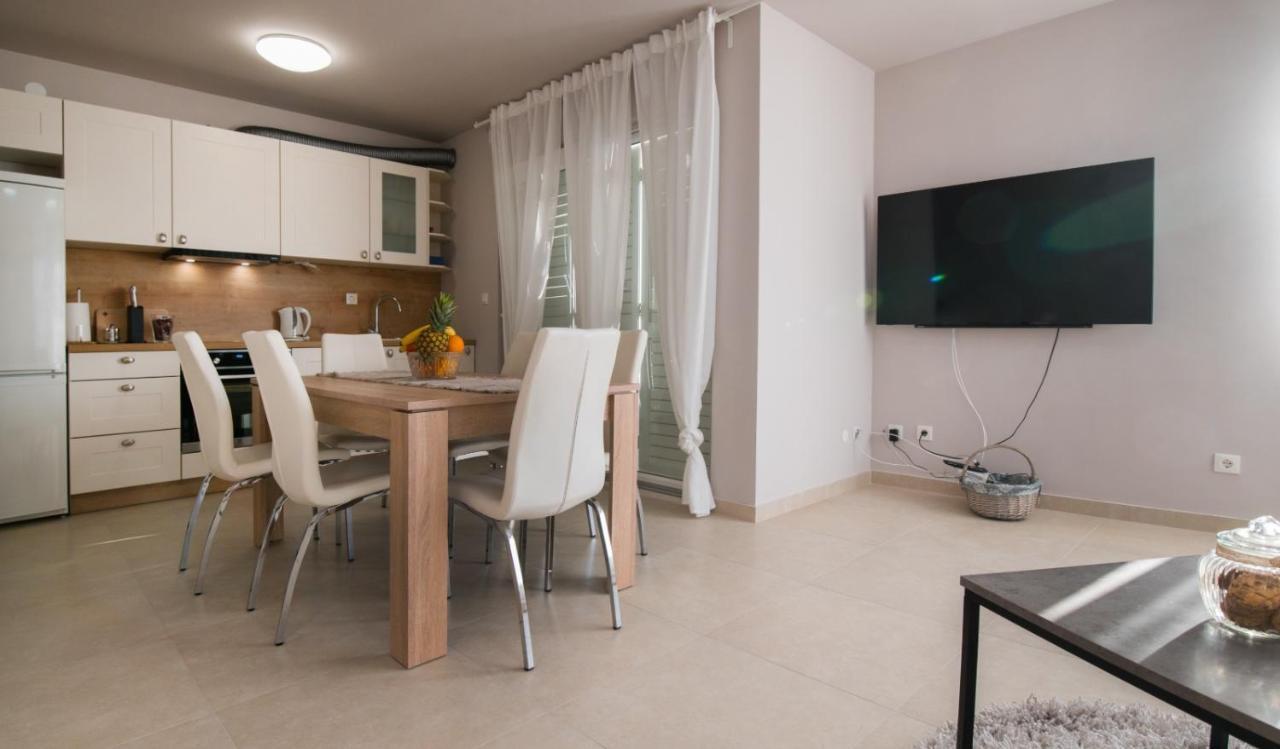 Brand New Aparment With Sea View & Swimming Pool At Ciovo - Villa Fiorentini Trogir Luaran gambar