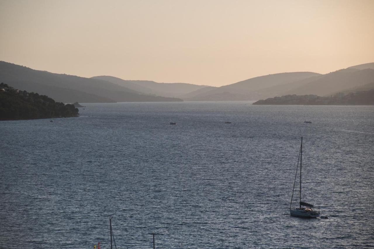 Brand New Aparment With Sea View & Swimming Pool At Ciovo - Villa Fiorentini Trogir Luaran gambar