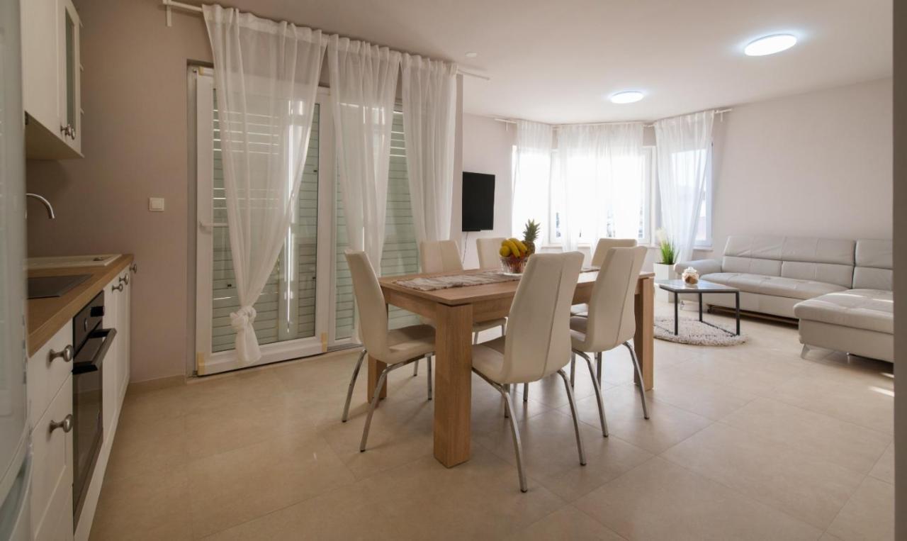 Brand New Aparment With Sea View & Swimming Pool At Ciovo - Villa Fiorentini Trogir Luaran gambar