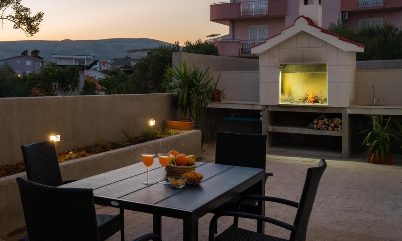 Brand New Aparment With Sea View & Swimming Pool At Ciovo - Villa Fiorentini Trogir Luaran gambar